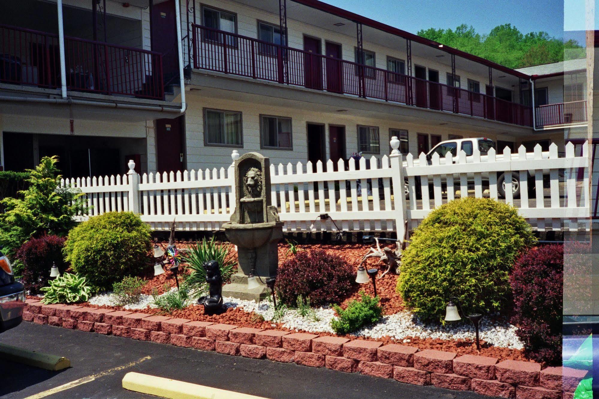 Heldreth Motel Kingwood Exterior photo